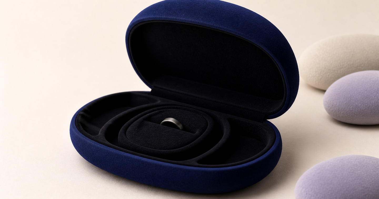 Presentation box with an Onyx Black velvet-flock interior
